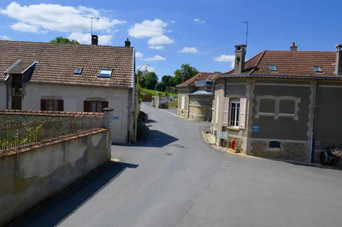 Agreable Maison Petit Jardin A 7 Minutes De Reims Pargny-les-Reims Exterior photo
